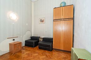 Three Stars Downtown Apartment