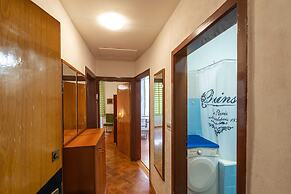 Three Stars Downtown Apartment