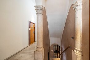 Three Stars Downtown Apartment