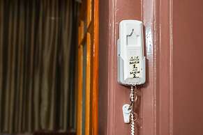 Three Stars Downtown Apartment