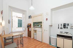 Two Stars Two Beds Downtown Apartment