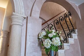 Three Stars Downtown Apartment