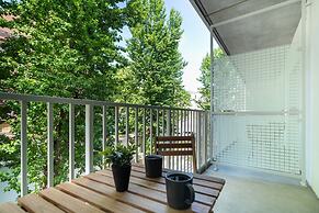 Modern Studio for 2 by Renters