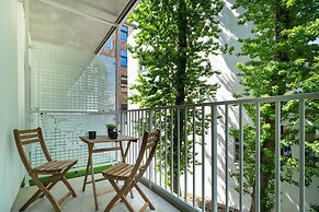 Modern Studio for 2 by Renters