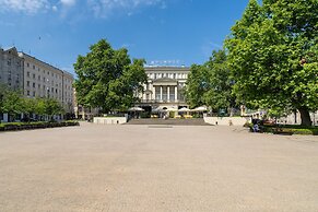 Modern Studio for 2 by Renters