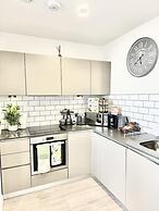 Bracknell Luxury Apartment Retreats Sleep 7