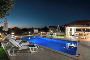 Pool Villa Maja