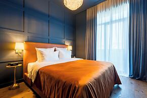 Zorba&Bond Hotel on the 8th