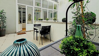 Frs002 Floresold Town: Elegant Studio W/ Patio