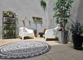 Frs002 Floresold Town: Elegant Studio W/ Patio