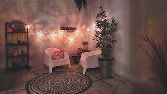 Frs002 Floresold Town: Elegant Studio W/ Patio