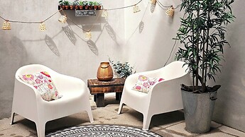 Frs002 Floresold Town: Elegant Studio W/ Patio