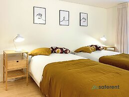 Bucks4 Fantastic 1BD + 1 Triplex Next to Ribeira
