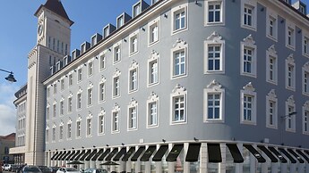 Gary01 Exclusive Top Floor 2BD by the Timeout Market