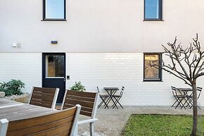 Flora1 Flora Apartments, Studio 1 w/ Patio