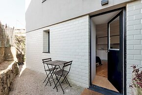 Flora1 Flora Apartments, Studio 1 w/ Patio
