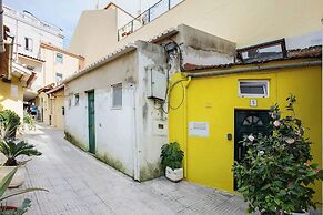 Real01 · Tiny Little Home in the City Centre
