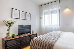 Dima01 · Elegant Studio Next to Praça dos Poveiros