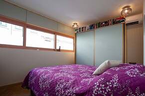 Alegr0 · 60s Chic Central Apartment w/ Garden