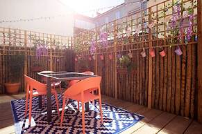 Alegr0 · 60s Chic Central Apartment w/ Garden
