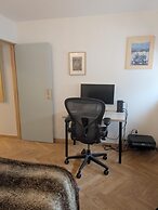 Alegr0 · 60s Chic Central Apartment w/ Garden