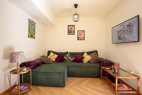 Alegr0 · 60s Chic Central Apartment w/ Garden