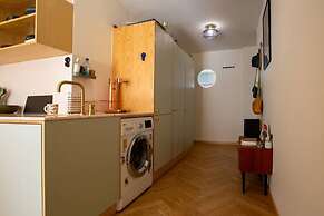 Alegr0 · 60s Chic Central Apartment w/ Garden