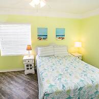 Coastal Oasis Classic Condo With Garden View