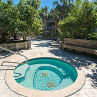 Coastal Oasis Classic Condo With Garden View