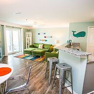 Coastal Oasis Classic Condo With Garden View