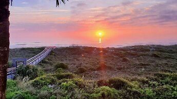 Sea Haven Bliss Ocean Views Beachfront Getaway