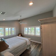 Oceanfront Serenity at Stylish Sea Haven 212
