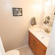 Sun-kissed FL Condo Ocean View Pool Free Tix