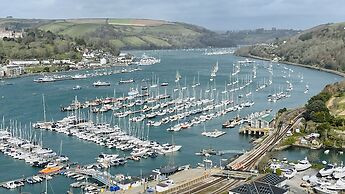 Two Guns in Kingswear