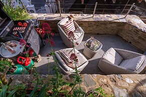 Two Guns in Kingswear