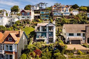 Two Guns in Kingswear