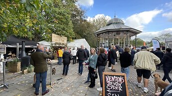 Two Guns in Kingswear
