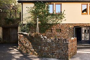 Swallows End in Lower Ashton