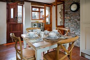 Old Coach House in Berry Pomeroy