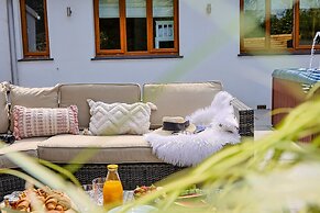 Bramblewood in Maidencombe