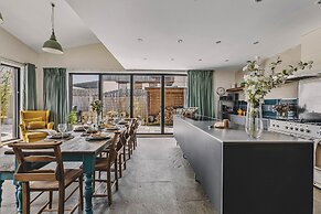 Heron House - Luxury Grand Designs Eco-home