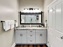 Center Stage by Taylor Made Deep Creek