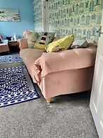 Large 3 bed Chalet -sleeps 6- dog Friendly- Garden