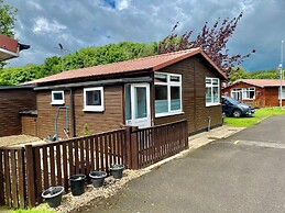 Large 3 bed Chalet -sleeps 6- dog Friendly- Garden