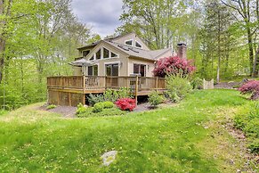 Quiet Connecticut Retreat w/ Pool, Deck & Fire Pit