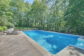 BBQ Ready: Quiet Connecticut Retreat w/ Fire Pit