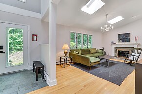 BBQ Ready: Quiet Connecticut Retreat w/ Fire Pit