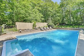 BBQ Ready: Quiet Connecticut Retreat w/ Fire Pit