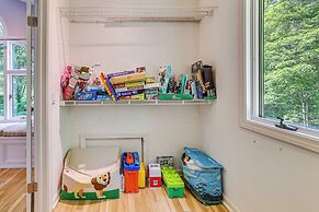 BBQ Ready: Quiet Connecticut Retreat w/ Fire Pit