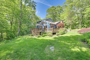 BBQ Ready: Quiet Connecticut Retreat w/ Fire Pit